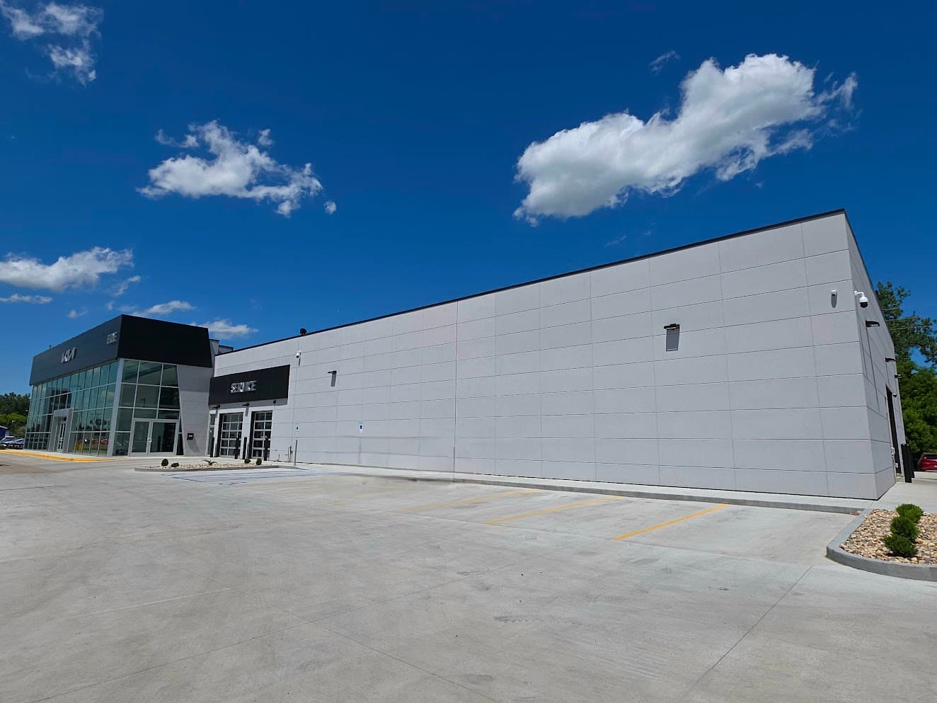 Completed commercial roof on a Kia dealership